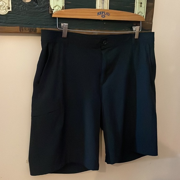 Columbia Black PFG Regular Fit Shorts Size 38 - Picture 3 of 16